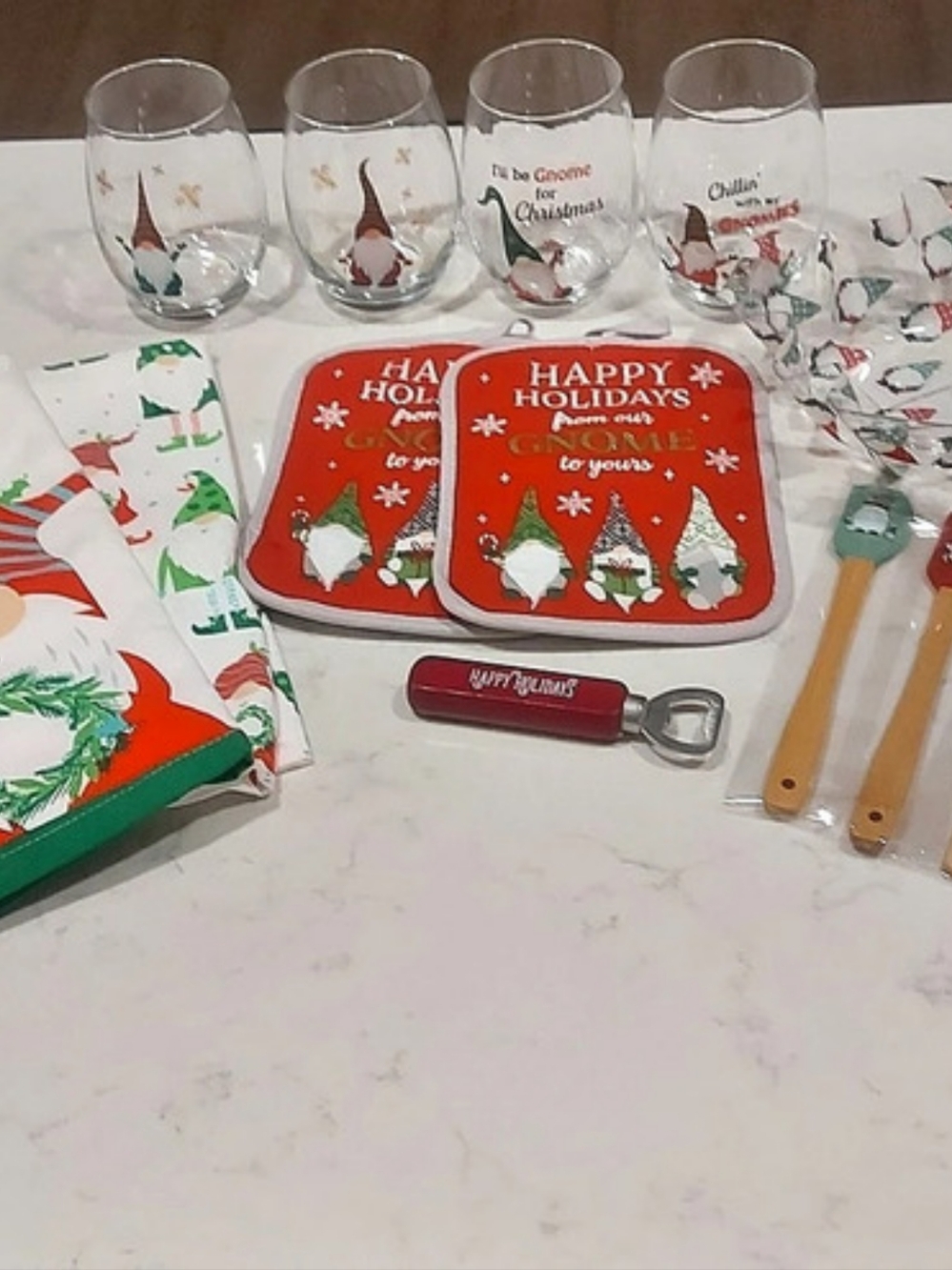 Holiday Entertaining Set in Red & Green Like New